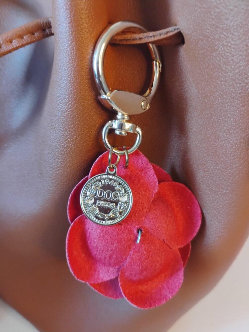 Mini drawstring bag with charm - Picture 2 of 12